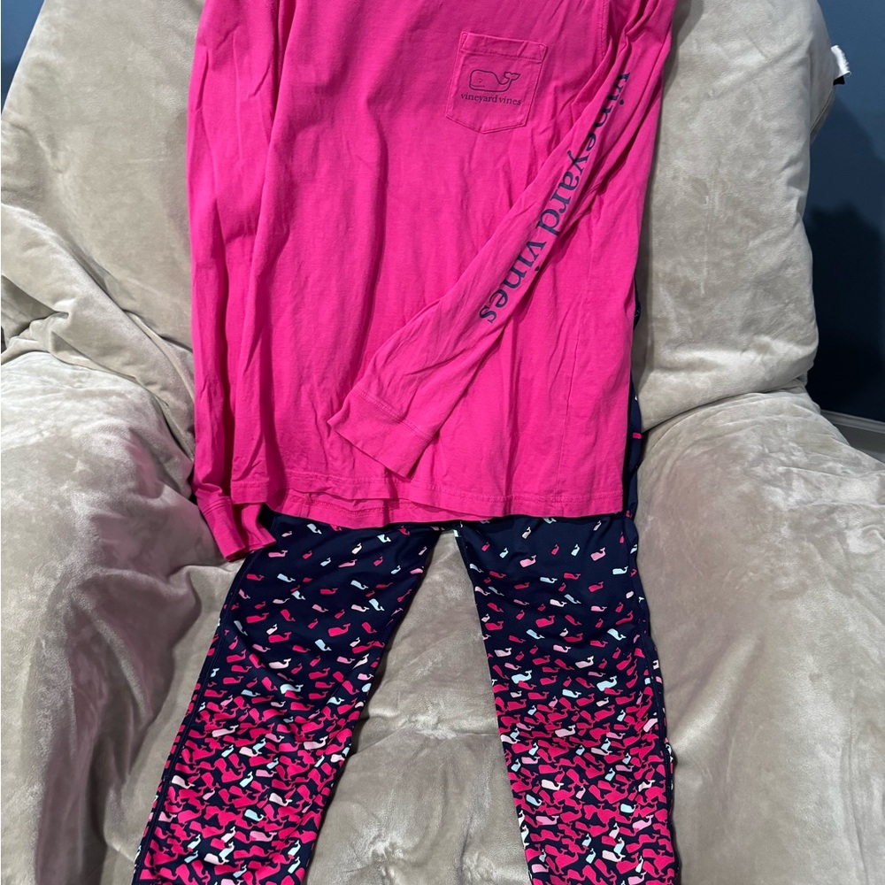 Vineyard Vines Navy Leggings with multi whales, Pink Whale LS Tee.